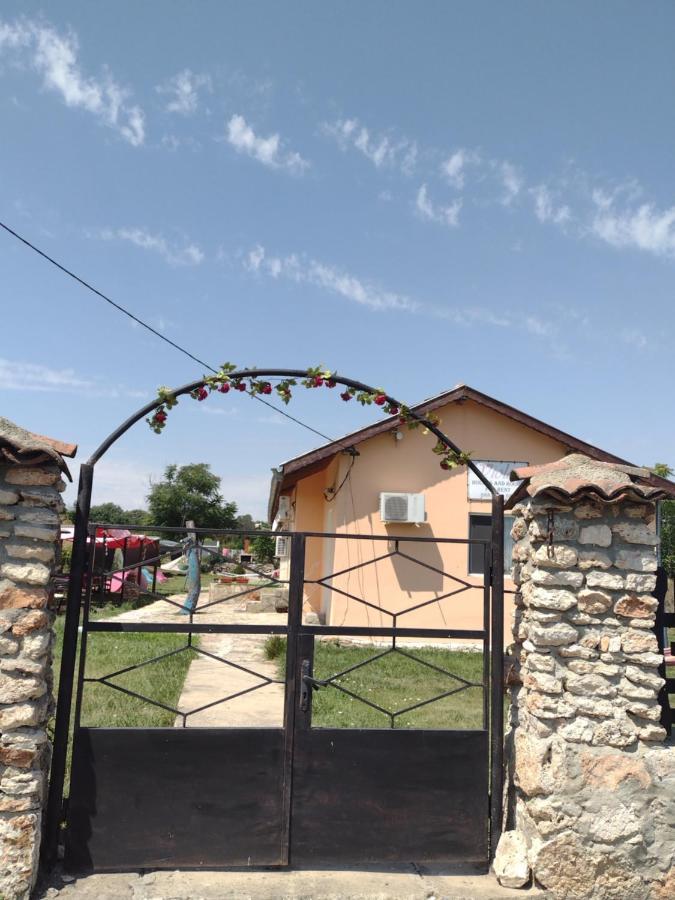Guest House Viola Ezerets المظهر الخارجي الصورة
