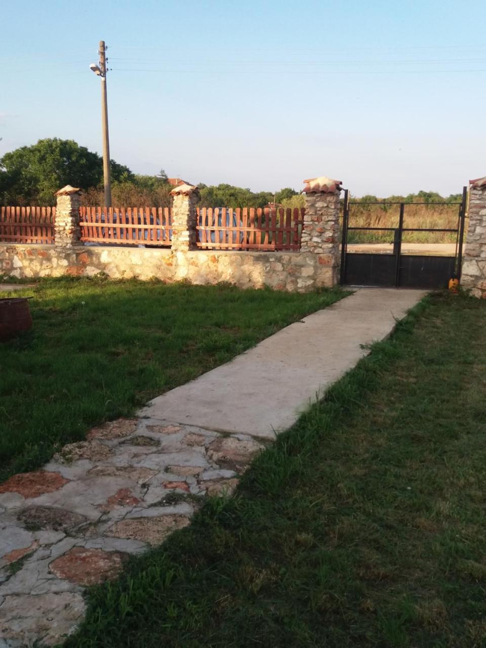 Guest House Viola Ezerets المظهر الخارجي الصورة